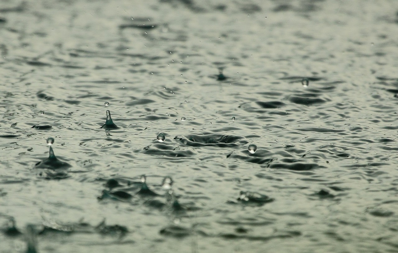 雨 屋根 スレート 耐久性